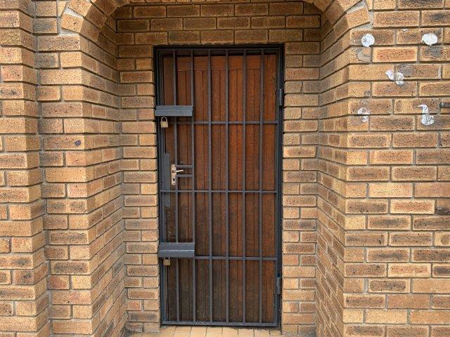 To Let Commercial Property for Rent in Montague Gardens Western Cape